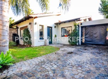 Casa de 4 ambientes, Morón · Preciosa Casa en Castelar Norte, Parque Costa