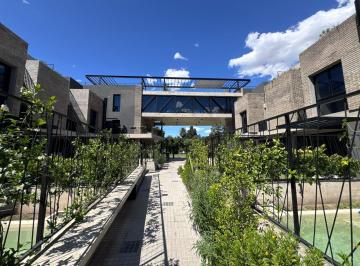 Departamento · 207m² · 5 Ambientes · Duplex de 4 Dorm. en Fisherton con Patio y Pileta.