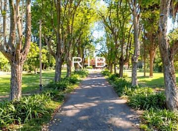 Quinta vacacional de 6 ambientes Venta USD 435.000 · Fracción de 3340 m² Sobre Ruta 8