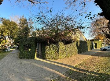 Casa de 6 ambientes, Almirante Brown · Oportunidad - Chalet de Tres Dorm. + Posibilidad de 2da Vivienda