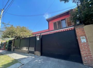 Casa · 155m² · 5 Ambientes · 1 Cochera · Casa en Venta Bella Vista