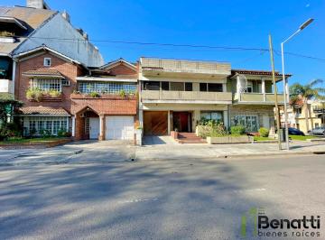 Casa · 1030m² · 12 Ambientes · Oportunidad Para Desarrollo Inmobiliario. Triple Frente.