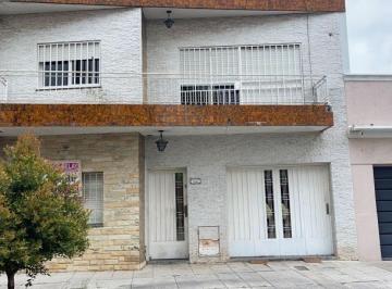 Casa · 160m² · 4 Ambientes · 1 Cochera · Casa en Venta en Ramos Mejia