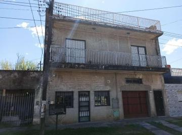Casa de 5 ambientes, La Matanza · Casa Para 2 Familias en Venta en Isidro Casanova