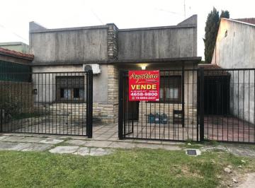Casa de 3 ambientes, Morón · Casa 3 Amb Entrada de Auto y Fondo