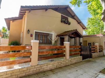 Casa · 300m² · 6 Ambientes · 2 Cocheras · Casa Sobre Doble Lote en Olivos