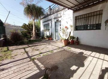 Casa · 100m² · 3 Ambientes · 2 Cocheras · Casa en Venta en Castelar Sur