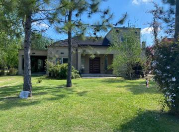 Casa de 5 ambientes, Presidente Perón · Hermosa Casa con Parque Quincho y Piscina en Barrio Parque Las Naciones