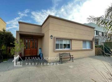 Casa · 200m² · 5 Ambientes · 2 Cocheras · Casa en Barrio Cerrado Los Troncos Berazategui