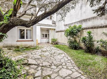 Casa · 257m² · 5 Ambientes · 1 Cochera · Hermosa Casa de 5 Ambientes - Jardin - Patio - Garage - Belgrano R