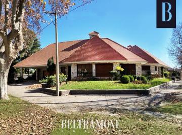 Casa · 566m² · 4 Ambientes · 4 Cocheras · Importante Casa en Venta en Bigand