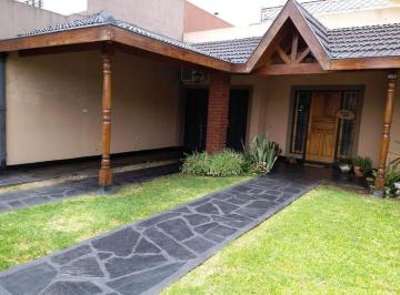 Casa · 120m² · 4 Ambientes · 2 Cocheras · Venta de Chalet Palomar 4 Ambientes