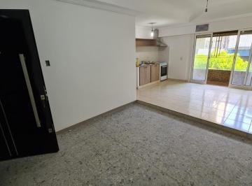 PH de 2 ambientes, Villa del Parque · Helguera Al 1600 - Muy Amplio PH 2 Amb. con Balcón