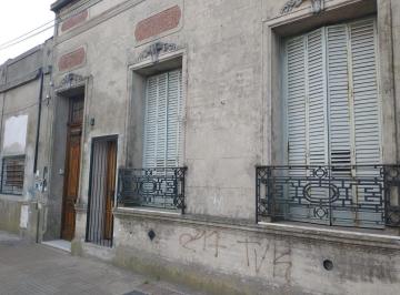 PH · 80m² · 2 Ambientes · Tipo Casa Al Frente en Excelente Ubicación!