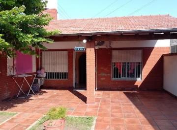 Casa · 161m² · 4 Ambientes · 4 Cocheras · Casa 4 Amb. con Patio y Cochera
