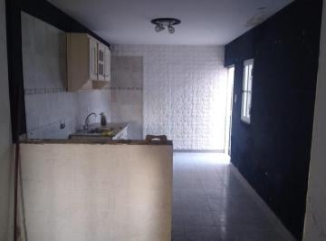 Casa · 88m² · 5 Ambientes · Vendo Interno Unico Sobre Av