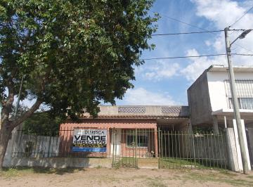 Casa · 120m² · 3 Ambientes · 6 Cocheras · Amplia Casa 3 Amb. con Garage Pasante, Oportunidad!