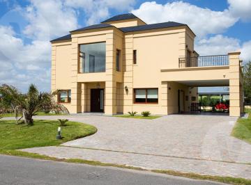Casa · 366m² · 6 Ambientes · 4 Cocheras · Casa en Venta - Barrio Fincas del Alba, Canning
