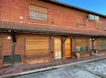 Casa · 80m² · 3 Ambientes · 1 Cochera · Casa PH en Venta en Castelar Norte