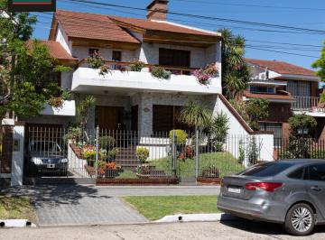 Casa · 300m² · 5 Ambientes · 3 Cocheras · Casa - Banfield Oeste