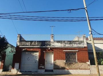 Casa · 80m² · 3 Ambientes · 1 Cochera · Casa 3 Amb. con Local