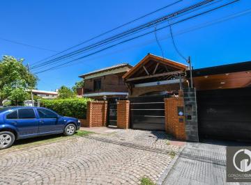 Casa · 496m² · 7 Ambientes · 2 Cocheras · Casa en Venta - 4 Dorm. - Fisherton Tradicional