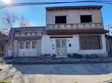 Terreno · 240m² · 1 Cochera · Lote en Venta en Castelar Sur