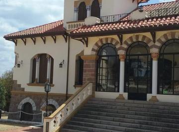Edificio · 140000m² · Castillo Antiguo Sobre 14 Hectáreas con Vista Al Uritorco - Capilla del Monte, Córdoba