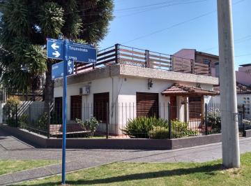 Casa de 4 ambientes, La Matanza · Casa 4 Ambientes con Garaje y Jardín Al Frente.