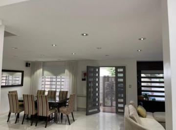 Casa · 260m² · 5 Ambientes · Casa en Venta en Liniers