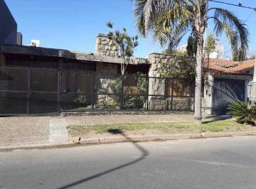 Casa · 90m² · 3 Ambientes · 1 Cochera · Casa en Venta en Ramos Mejia Sur