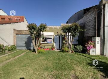Casa · 80m² · 3 Ambientes · 1 Cochera · Casa - Pueblo Nuevo