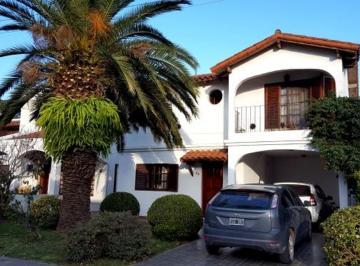 Casa · 230m² · 4 Ambientes · 2 Cocheras · Casa en Venta 4 Amb en Barrio Aranjuez con Pileta