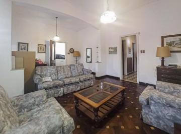 Casa · 175m² · 6 Ambientes · 1 Cochera · Casa de Estilo con Garaje, Patio y Quincho con Parrillero