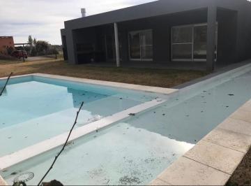 Casa · 245m² · 5 Ambientes · 1 Cochera · Casa en Venta en Haras Santa Maria