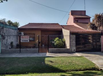 Casa de 5 ambientes, Florencio Varela · Regio Chalet. Calle Pereyra Lucena Al 1.100 F. Varela