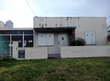 Casa · 130m² · 3 Ambientes · 1 Cochera · Casa - Lomas de Zamora Oeste