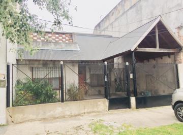 Casa · 115m² · 4 Ambientes · 1 Cochera · Casa - Lanús Oeste