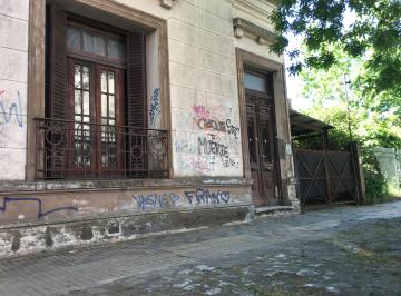 Casa de 3 ambientes, Almirante Brown · Casa de Corte Antiguo Sobre Lote de 10x32 - a 50 m de Plaza Brown.