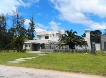 Foto1 · Espectacular Casa con Piscina y Amplio Jardín!