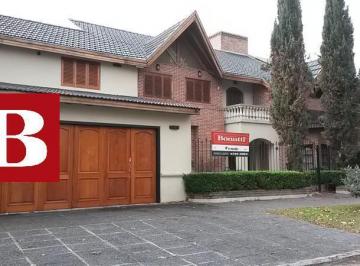 Casa · 500m² · 6 Ambientes · 3 Cocheras · Importante Chalet de Estilo Moderno en Temperley Este