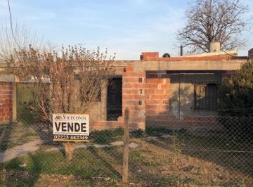 Casa · 300m² · 3 Ambientes · Casa - Coronel Brandsen