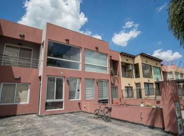 Casa · 139m² · 4 Ambientes · 2 Cocheras · Casa Duplex Lote 310 m C/parque en Barrio, El Pato