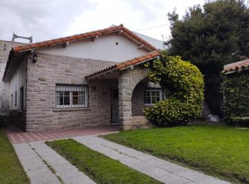 Casa de 3 ambientes, Mar del Plata · Alquilo Casa en Bº La Perla Para Uso Comercial o Profesional.