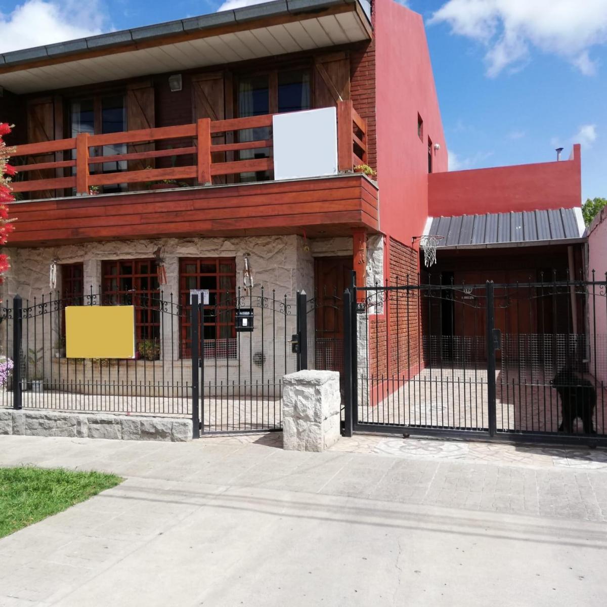 Excelente chalet 5 amb, 300m² en Malvinas Argentinas con garaje