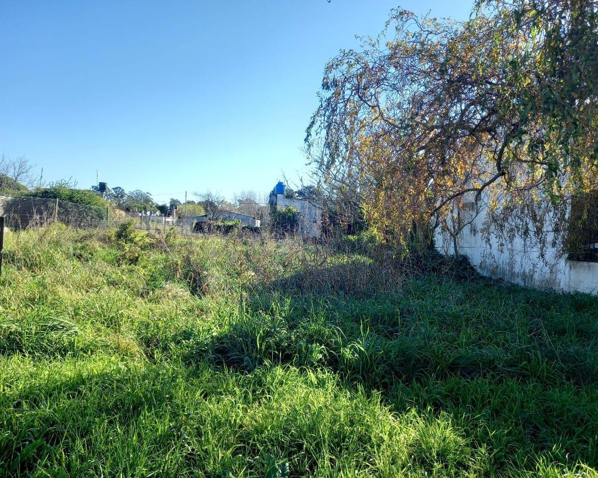Excelente lote en barrio "2 de Abril" de 15x45 mts