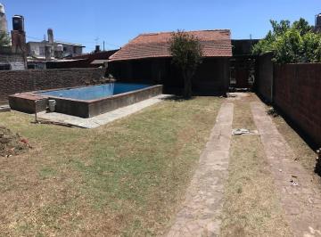 Casa de 4 ambientes, Almirante Brown · Venta Casa 4 Amb con Gran Parque y Pileta en Barrio Los Alamos Longchamps