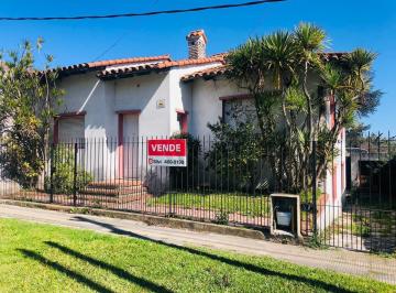 Casa · 140m² · 4 Ambientes · 1 Cochera · Casa - Ensenada