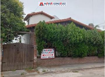 Casa · 130m² · 4 Ambientes · 1 Cochera · Chalet Zona Ward