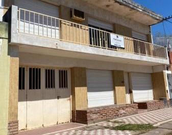 Casa · 170m² · 5 Ambientes · 1 Cochera · Casa 3 Dorm. en Alvarez a Reciclar